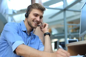 Zakelijk iemand aan het bellen