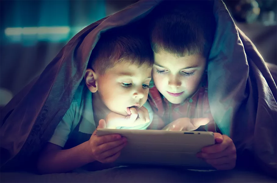 kinderen kijken tv